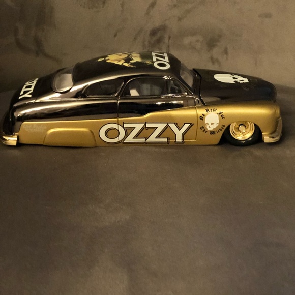 Racing Champions, Hot Rockin' Steel Ozzy Osbourne - Picture 4 of 6